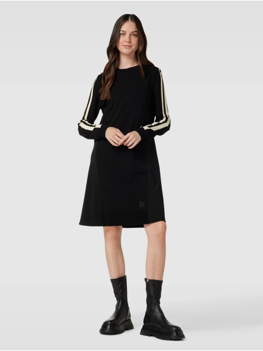 MAR CAÍN Knielanges Kleid mit geripptem Rundhalsausschnitt in black SIZE S